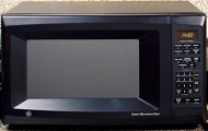 GE JE1460 Countertop Family-Size Microwave Oven, Auto & Time Defrost, Turntable, Child LockOut