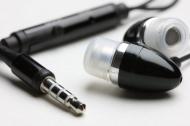 Ear Bud with Play/Stop Controller and Microphone for Apple iPhone (Black)