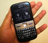 The Nokia E5 Review: A Cheaper E72