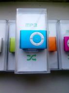 Mp3 Shuffle Style Clip in Player Blue Colour 2 GB UK