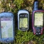 Drei Garmin Outdoor-GPS-Geräte